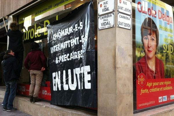 Les intermittents ont installé une banderole sur la devanture de la permanence de Carole Delga