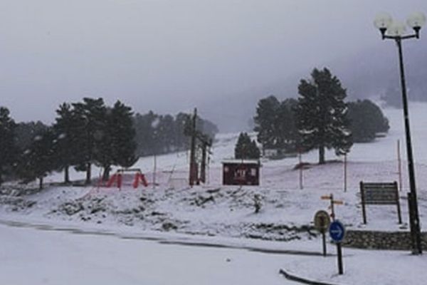 La neige tombe au Mont Serein