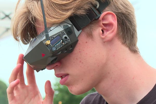 Arthur Valtier, champion du monde junior de course de drone