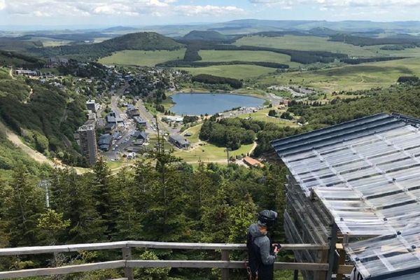 A la station de Super-Besse, dans le Puy-de-Dôme, les activités ont repris pour le plus grand bonheur des amateurs de sensations.