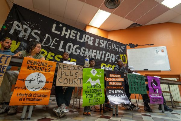 Le Collectif des Jeunes du Parc de Belleville organise l'occupation de la Maison des métallos.