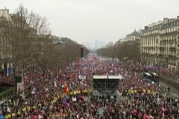 1,4 million de manifestants selon les organisateurs, 300 000 seulement selon la préfecture de police de Paris