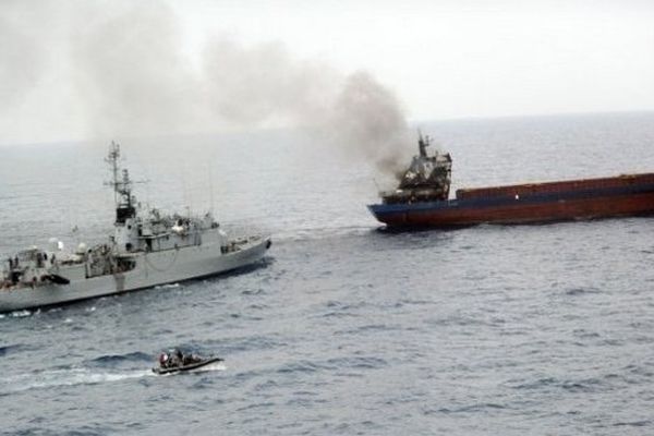 Navire marchand intercepté - photo Préfecture maritime de la Méditerranée et douane