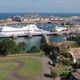 A mi-chemin entre la cité d'Alet et Intra-Muros, le terminal ferry du Naye se situe au coeur de la cité corsaire. Les ferrys y côtoient les remparts de Saint-Malo.