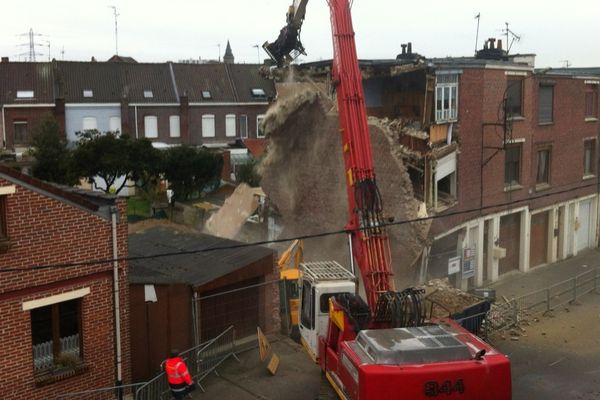 La destruction d'un maison à Marquette, ce vendredi matin. 