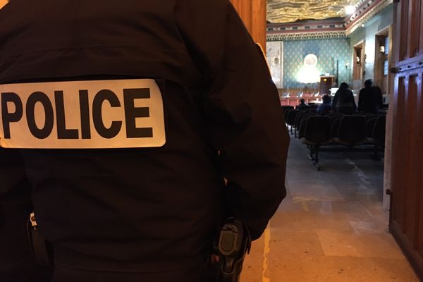 Les policiers mis en cause pour leur propos racistes étaient chargés des escortes et de la garde du palais de justice lors des procès qui se tenaient à Rouen.