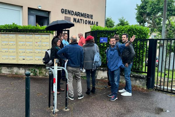 Onze opposants au projet d'autoroute A69 étaient convoqués à la gendarmerie de Castres, ce jeudi 30 mai 2024. Leur garde à vue a été levée vers 17h.