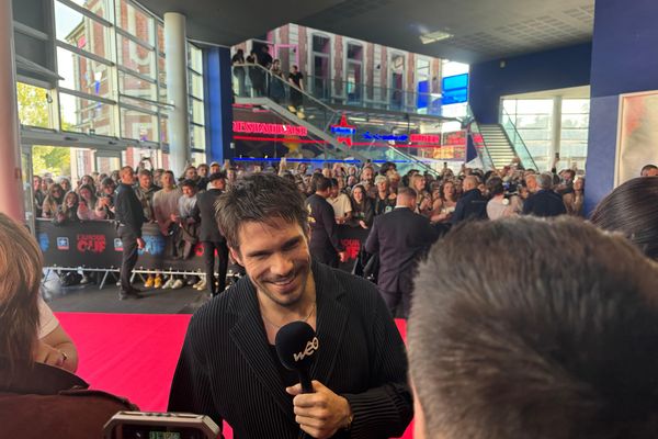 Sur le tapis rouge, devant le cinéma nordiste, les acteurs français les plus en vue du moment étaient rassemblés. Parmi eux : François Civil !