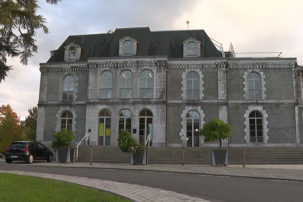 Même la mairie de Lescar n'est plus assurée depuis décembre 2023 en cas de sinistre.