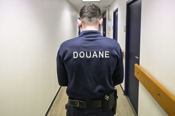 Un fonctionnaire de la police aux frontières est soupçonné d'avoir aidé à éviter les contrôles douaniers. (Illustration)