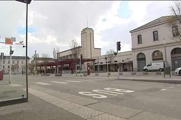 La gare, un quartier d'apparence calme...Pourtant, depuis plusieurs mois, les riverains et les commerçants dénoncent l'insécurité qui règne sur le parvis de la gare de Clermont-Ferrand,mais aussi dans les rues environnantes.
