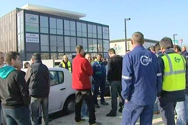 Nîmes - les salariés de la SAUR sont en grève illimitée - 3 avril 2013.