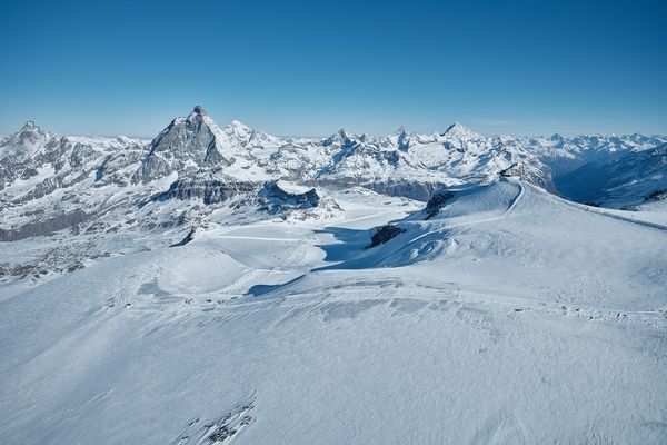 Le glacier sur la frontière italo-suisse qui doit accueillir les courses masculines et féminines à partir du 29 octobre...tel qu'il devrait être ...