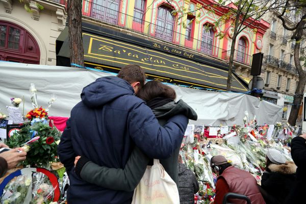 Le 13 novembre 2015, à Paris, les attentats jihadistes les plus meurtriers sur le sol français firent 130 morts et 350 blessés