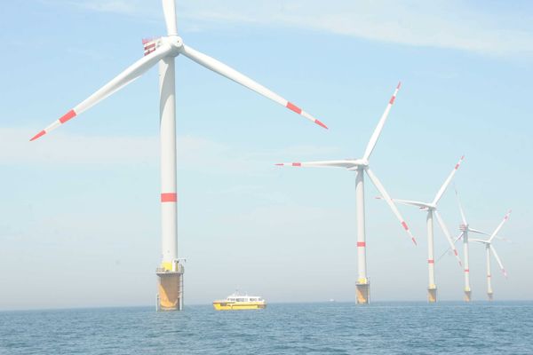 Eoliennes en mer à Ostende (Belgique).