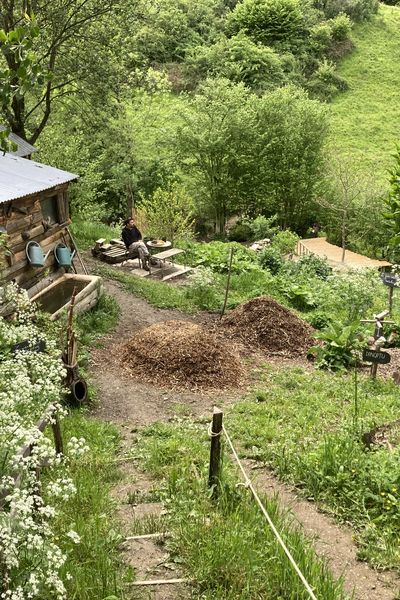 Un jardin synergétique, le Clos des Arômes à Augirein en Ariège