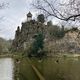 Un cadavre a été découvert au pied de cette île du parc des Buttes Chaumont.