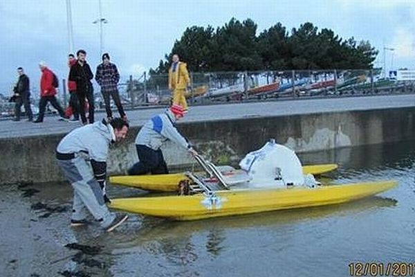 Nicolas Koch,et son ami Maxime Bourget, samedi 12 janvier, à Cherbourg (Manche)