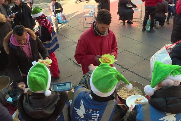 Plus de 200 personnes ont pu profiter d'un repas de Noël offert par le Secours Populaire