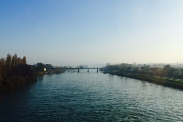 Vue depuis le pont RER de Maison Laffitte, dans les Yvelines. 