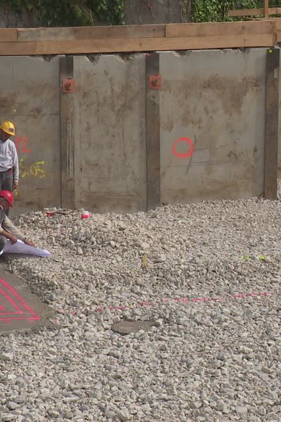 A Annecy, un chantier immobilier a débuté sans fouilles préventives, au cœur du quartier des Romains, une zone archéologique bien connue des spécialistes.