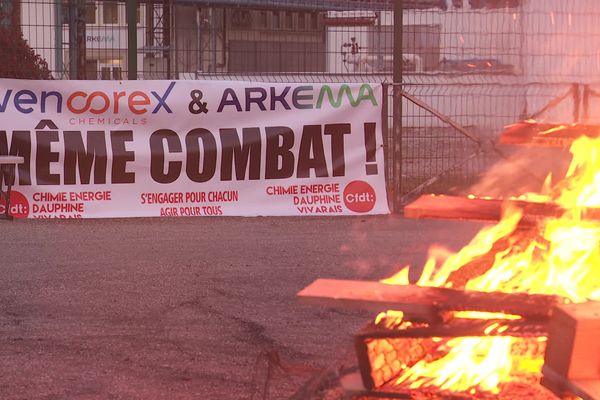 Les salariés du site Arkema à Jarrie installe un piquet de grève illimité.