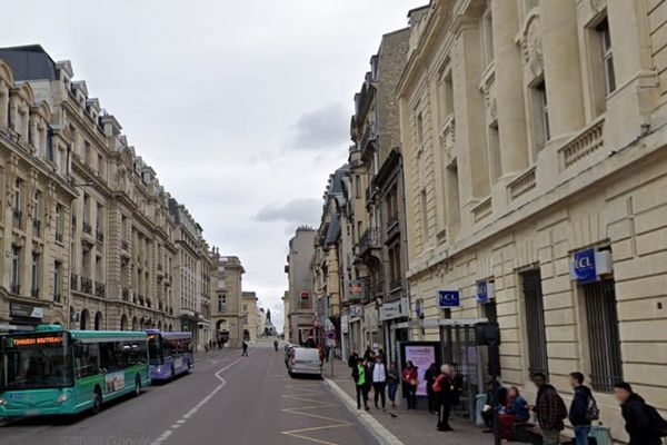 L'arrêt Carnot voyait passer des bus des lignes 1 et 3.