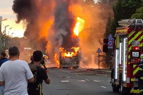 Un bus de TBM s'est embrasé ce jeudi, à Saint-Médard-en-Jalles.