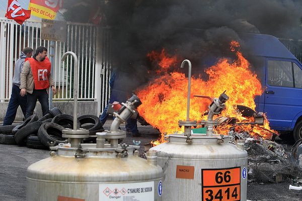 Manifestation de salariés de Calaire chimie, ce mardi. 