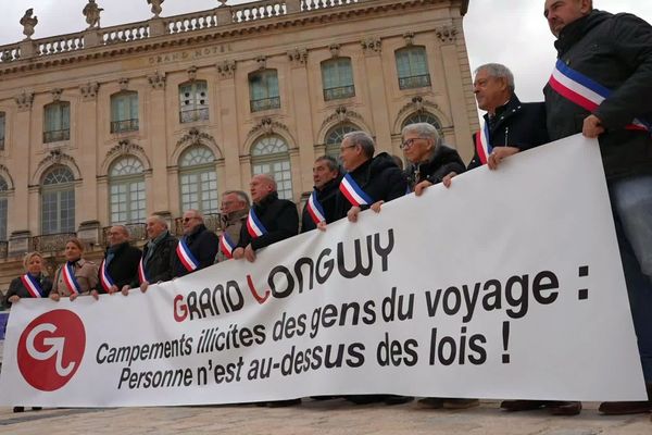 Plusieurs élus du Pays-Haut sont montés au créneau lundi 18 novembre. Ici place Stanislas à Nancy devant la préfecture de Meurthe-et-Moselle.