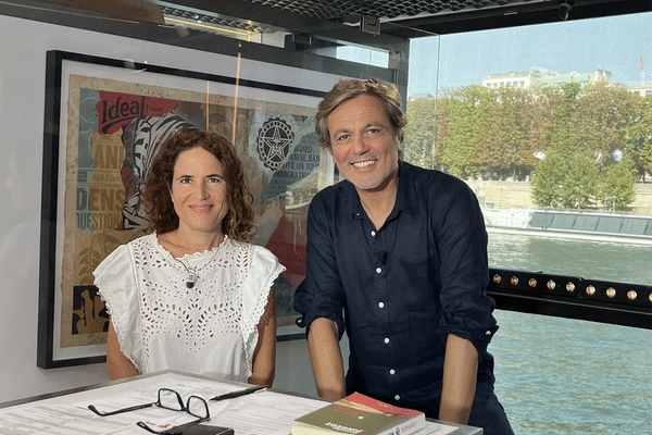 Boulevard de la Seine avec Mazarine Pingeot