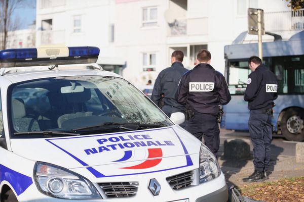 Les forces de l'ordre recommandent la plus grande vigilance aux propriétaires de voitures stationnées sur les parkings du centre ville de Besançon (image d'illustration.