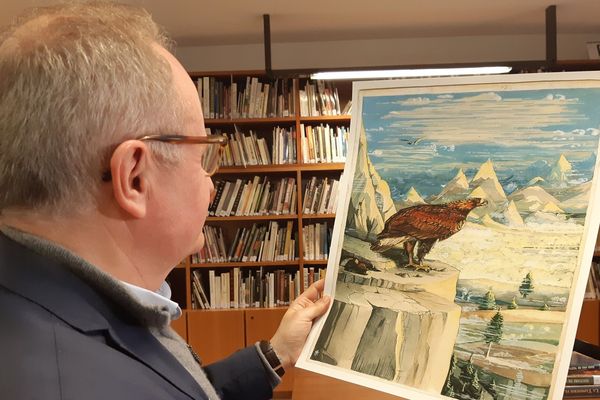 Cette illustration issue du Hobbit, représentant l'aigle venu à la rescousse de Bilbo, sera bientôt créée en version tapisserie. 