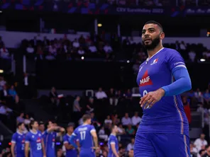 La star française du volley Earvin Ngapeth, qui dispute les JO de Paris à partir du 27 juillet 2024, est né Saint-Raphaël dans le Var.