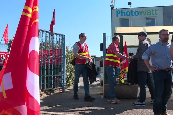 Les salariés de Photowatt ont fait part de leur inquiétude, ce vendredi 20 septembre, face à un projet de cession pour un euro symbolique.