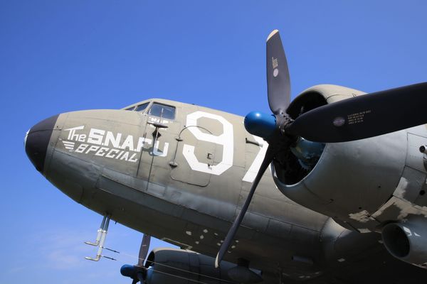 L'avion Douglas C-47 aussi appelé Dakota, musée de la seconde guerre mondiale, Merville-Franceville