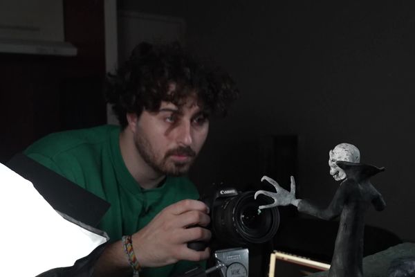 Léo Bivas vient d'animer un clip pour un titre de MC Solar avec sa propre technique de stop-motion.