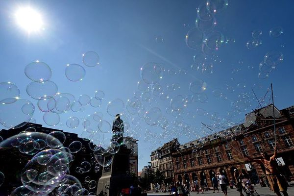 La place Kléber à Strasbourg sous le soleil