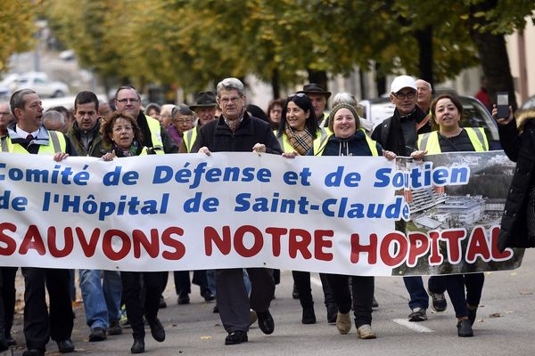 Des centaines de Jurassiens sont mobilisés depuis de nombreux mois pour sauver leur hôpital.