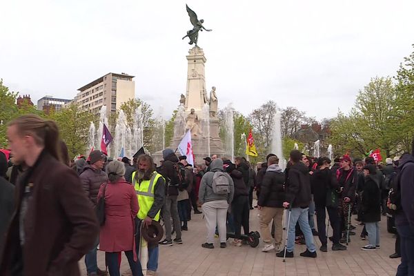 Le rassemblement place de la Libération à Dijon ce vendredi 14 avril