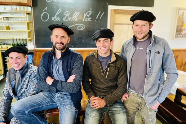 Les petits chanteurs à la croix de Sia