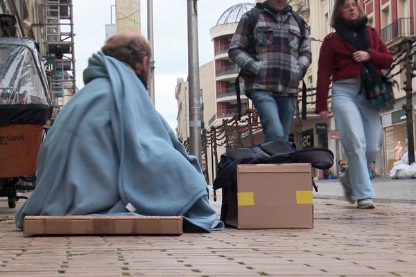 Par arrêté, de mai à août, les policiers municipaux pourront verbaliser les SDF agressifs.