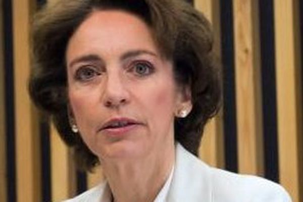 La ministre de la Santé, Marisol Touraine, donne une conférence de presse sur le nouveau coronavirus, le 12 mai 2013 à l'Insititut de veille sanitaire à Saint-Maurice (Val-de-Marne). 