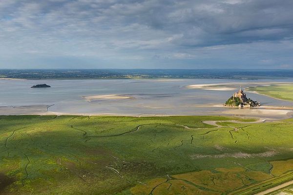 La Baie du Mont-Saint-Michel entre nuages et clarté...