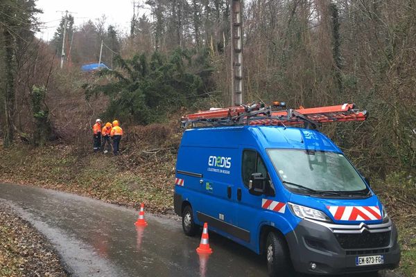 Coupure d'une ligne électrique à Saint-Georges-de-Commiers