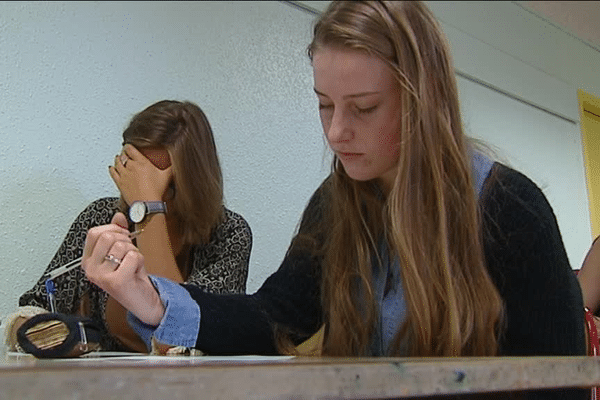 Stéphanie est  là pour apprendre le français, en immersion dans une famille et un lycée français.