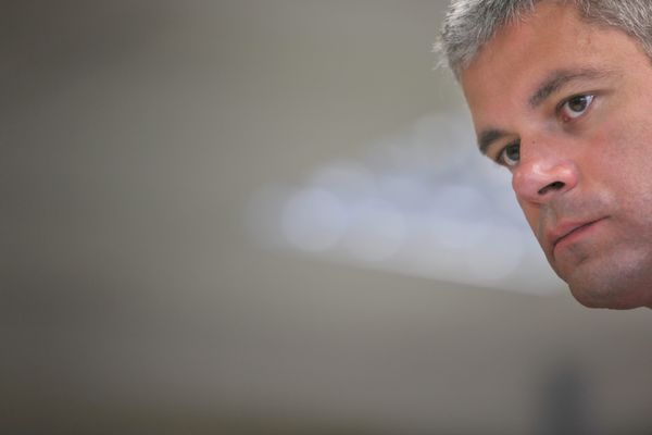 Laurent Wauquiez a déclaré : ""Les Français décodent et comprennent que ce sont des opportunistes qui se sont fait acheter".