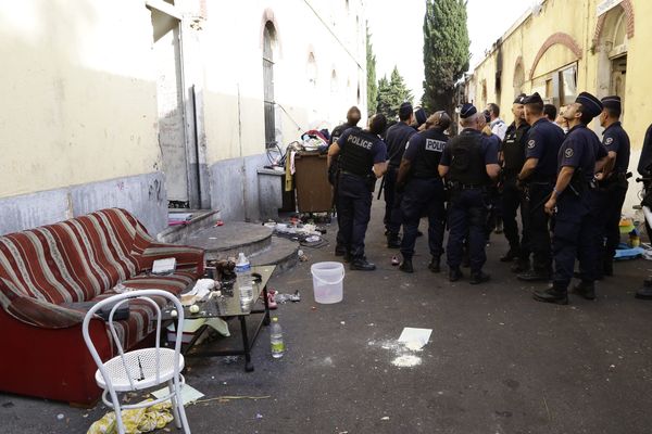 Démantèlement d'un camp de roms à Marseille en 2015.