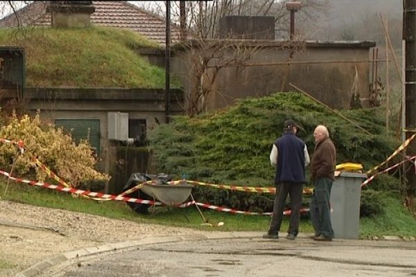 La station d'épuration de Beaumotte-les-Pins, en Haute-Saône ? Les habitants l'ont dans le nez. Une fuite de chlore est détectée. Les sapeurs pompiers évacuent les alentours. La défaillance d'une valve est à l'origine de la fuite.