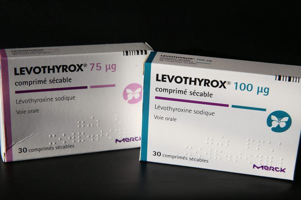 La nouvelle formule de ce médicament pour la thyroïde est pointée du doigt par les patients en raison des effets secondaires.